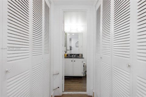 Condominio en venta en Tamarac, Florida, 1 dormitorio, 76.64 m2 № 2054563 - foto 10