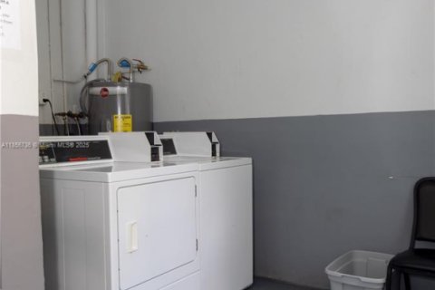 Condominio en venta en Tamarac, Florida, 1 dormitorio, 76.64 m2 № 2054563 - foto 11