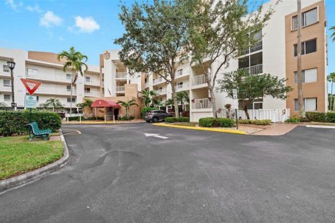 Condominio en venta en Tamarac, Florida, 2 dormitorios, 135.27 m2 № 1993209 - foto 1