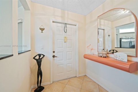Condominio en venta en Tamarac, Florida, 2 dormitorios, 135.27 m2 № 1993209 - foto 4