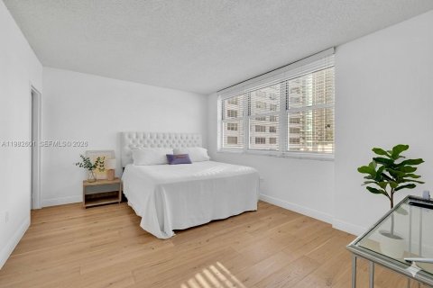 Condominio en alquiler en Miami, Florida, 2 dormitorios, 91.97 m2 № 2048537 - foto 9