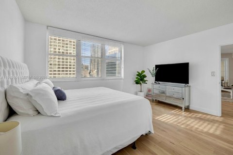 Condominio en alquiler en Miami, Florida, 2 dormitorios, 91.97 m2 № 2048537 - foto 7