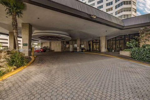 Condominio en alquiler en Miami, Florida, 2 dormitorios, 91.97 m2 № 2048537 - foto 15