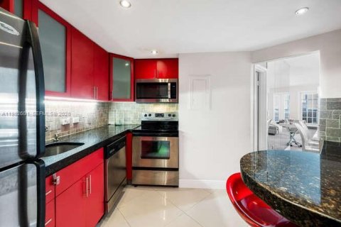 Condominio en alquiler en Miami, Florida, 2 dormitorios, 91.97 m2 № 2048537 - foto 19