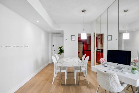 Condominio en alquiler en Miami, Florida, 2 dormitorios, 91.97 m2 № 2048537 - foto 3