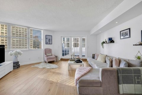 Condominio en alquiler en Miami, Florida, 2 dormitorios, 91.97 m2 № 2048537 - foto 4