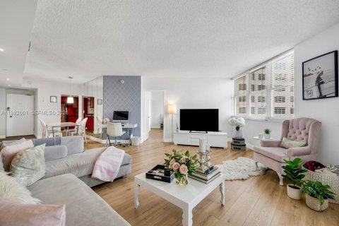 Condominio en Miami, Florida, 2 dormitorios  № 2048537