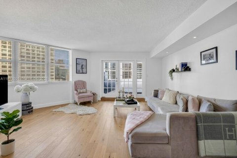 Condominio en alquiler en Miami, Florida, 2 dormitorios, 91.97 m2 № 2048537 - foto 6