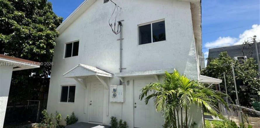 Commercial property in Miami, Florida 280.66 sq.m. № 1998007