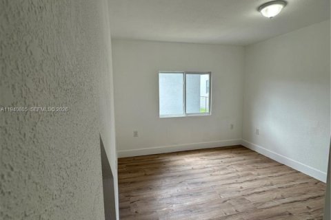 Commercial property in Miami, Florida 280.66 sq.m. № 1998007 - photo 15