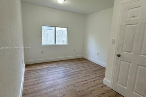 Commercial property in Miami, Florida 280.66 sq.m. № 1998007 - photo 14