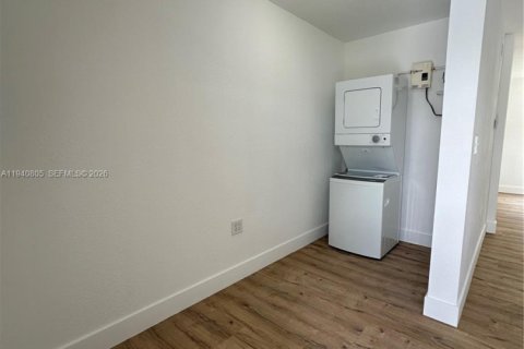 Commercial property in Miami, Florida 280.66 sq.m. № 1998007 - photo 6