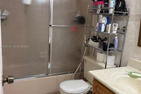 Touwnhouse à vendre à Miami, Floride: 3 chambres, 103.12 m2 № 2031100 - photo 11