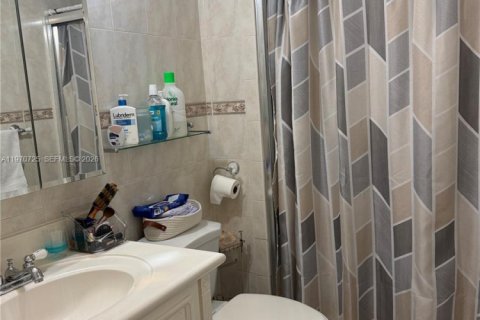 Touwnhouse à vendre à Miami, Floride: 3 chambres, 103.12 m2 № 2031100 - photo 9