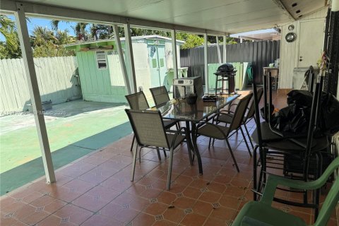 Touwnhouse à vendre à Miami, Floride: 3 chambres, 103.12 m2 № 2031100 - photo 15