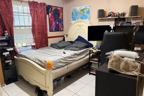 Touwnhouse à vendre à Miami, Floride: 3 chambres, 103.12 m2 № 2031100 - photo 12