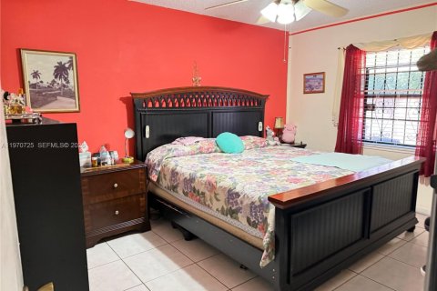 Touwnhouse à vendre à Miami, Floride: 3 chambres, 103.12 m2 № 2031100 - photo 8