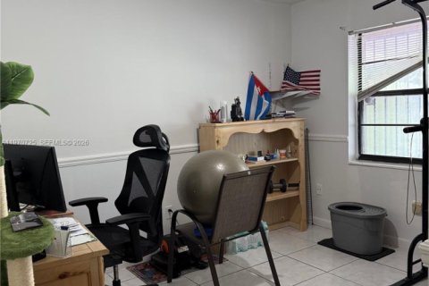 Touwnhouse à vendre à Miami, Floride: 3 chambres, 103.12 m2 № 2031100 - photo 10