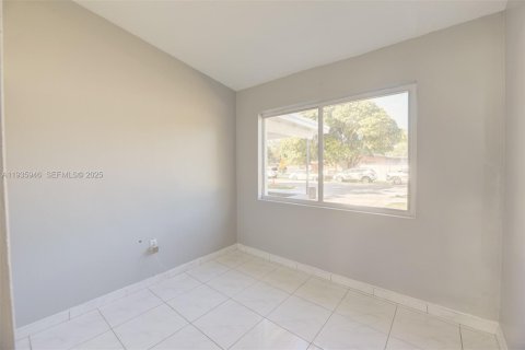 House in West Park, Florida 4 bedrooms, 111.48 sq.m. № 1994011 - photo 18