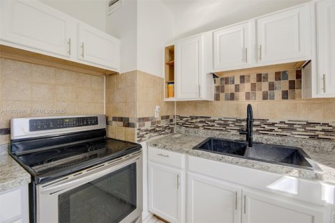 House in West Park, Florida 4 bedrooms, 111.48 sq.m. № 1994011 - photo 9