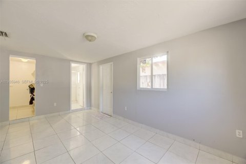 House in West Park, Florida 4 bedrooms, 111.48 sq.m. № 1994011 - photo 22