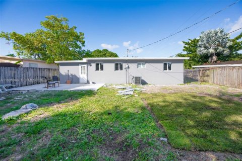House in West Park, Florida 4 bedrooms, 111.48 sq.m. № 1994011 - photo 27