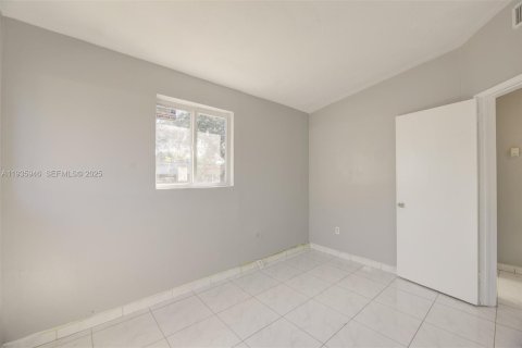 House in West Park, Florida 4 bedrooms, 111.48 sq.m. № 1994011 - photo 15