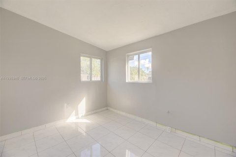 House in West Park, Florida 4 bedrooms, 111.48 sq.m. № 1994011 - photo 14