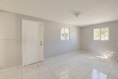 House in West Park, Florida 4 bedrooms, 111.48 sq.m. № 1994011 - photo 21