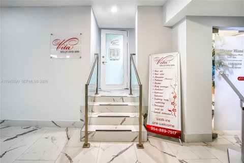 Condo in Hallandale Beach, Florida, 2 bedrooms  № 2001562 - photo 30