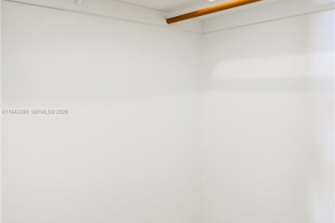 Condo in Hallandale Beach, Florida, 2 bedrooms  № 2001562 - photo 22