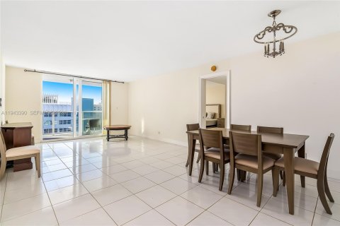 Condo in Hallandale Beach, Florida, 2 bedrooms  № 2001562