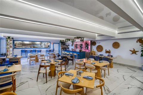 Condo in Hallandale Beach, Florida, 2 bedrooms  № 2001562 - photo 29