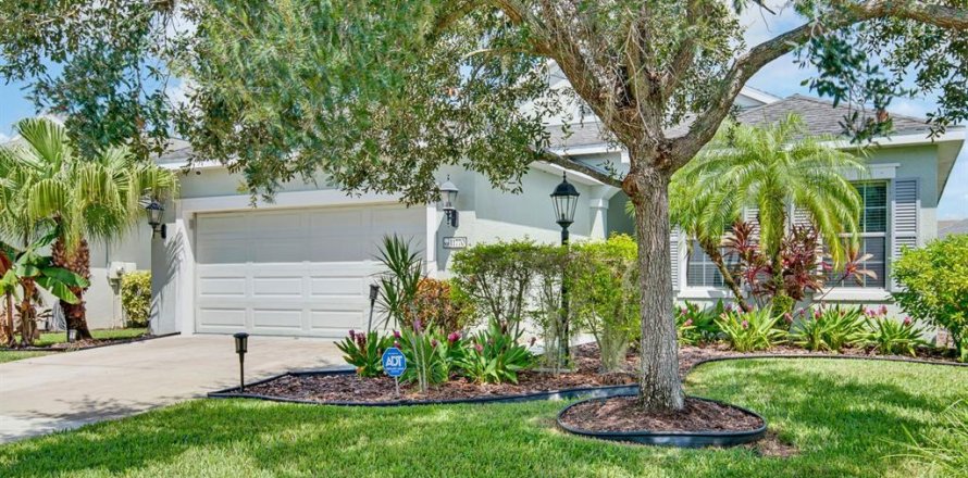 House in Parrish, Florida 3 bedrooms, 198.44 sq.m. № 2353536
