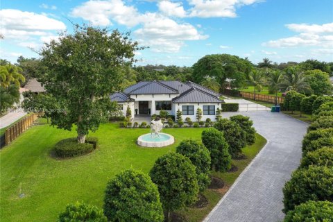 Купить виллу или дом в Хомстед, Флорида 5 спален, 297.1м2, № 1967938 - фото 4