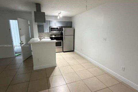 Condominio en alquiler en Miami, Florida, 2 dormitorios, 80.82 m2 № 2049228 - foto 14
