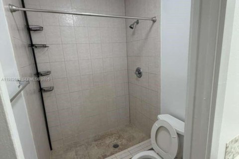 Condominio en alquiler en Miami, Florida, 2 dormitorios, 80.82 m2 № 2049228 - foto 8