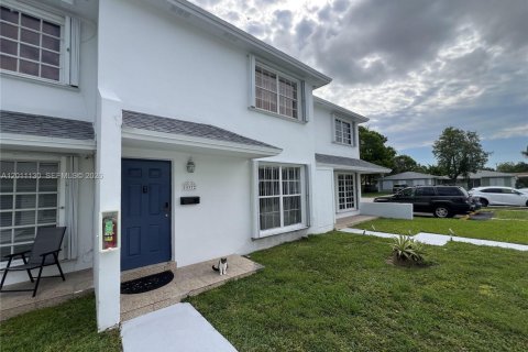 Villa ou maison à Cutler Bay, Floride 3 chambres, 112.88 m2 № 2085272
