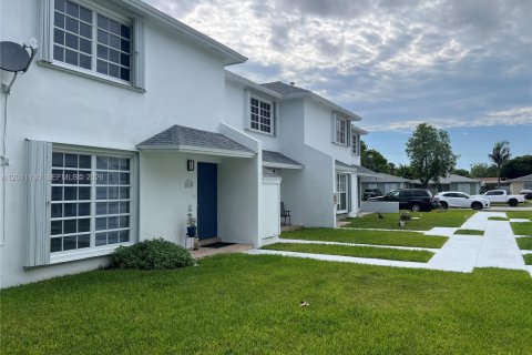 Villa ou maison à louer à Cutler Bay, Floride: 3 chambres, 112.88 m2 № 2085272 - photo 30