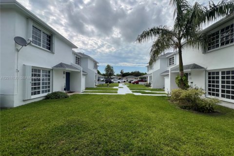 Villa ou maison à louer à Cutler Bay, Floride: 3 chambres, 112.88 m2 № 2085272 - photo 28