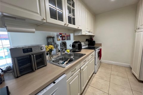 Villa ou maison à louer à Cutler Bay, Floride: 3 chambres, 112.88 m2 № 2085272 - photo 7