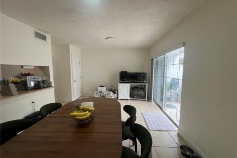 Villa ou maison à louer à Cutler Bay, Floride: 3 chambres, 112.88 m2 № 2085272 - photo 12