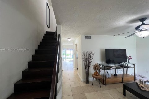 Villa ou maison à louer à Cutler Bay, Floride: 3 chambres, 112.88 m2 № 2085272 - photo 3