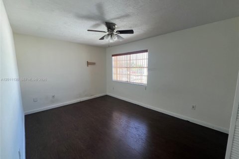 Villa ou maison à louer à Cutler Bay, Floride: 3 chambres, 112.88 m2 № 2085272 - photo 18