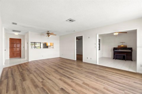 Casa en venta en Pinellas Park, Florida, 2 dormitorios, 105.17 m2 № 2156635 - foto 25