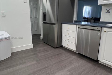 Снять в аренду кондоминиум в Бока-Ратон, Флорида 2 спальни, 120.77м2, № 2062931 - фото 9