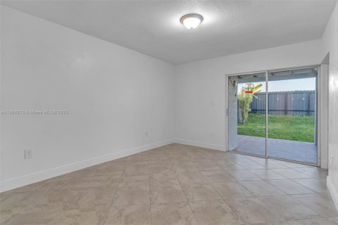 Купить виллу или дом в Майами, Флорида 3 спальни, 126.81м2, № 1955369 - фото 17