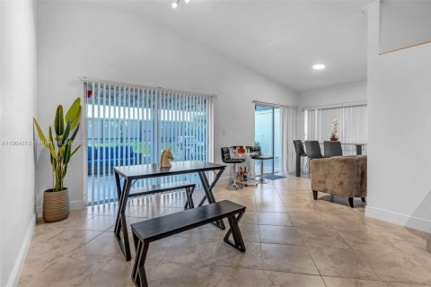 Купить виллу или дом в Майами, Флорида 3 спальни, 126.81м2, № 1955369 - фото 10