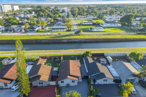 Купить виллу или дом в Майами, Флорида 3 спальни, 126.81м2, № 1955369 - фото 27