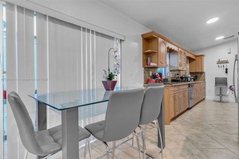 Купить виллу или дом в Майами, Флорида 3 спальни, 126.81м2, № 1955369 - фото 5